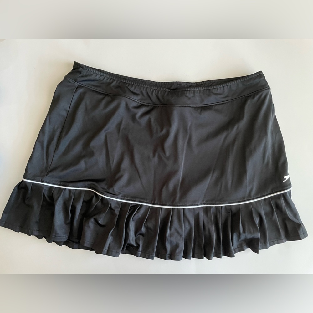 Slazenger Golf skirt/skort. Large. Black shorts under, back pocket.